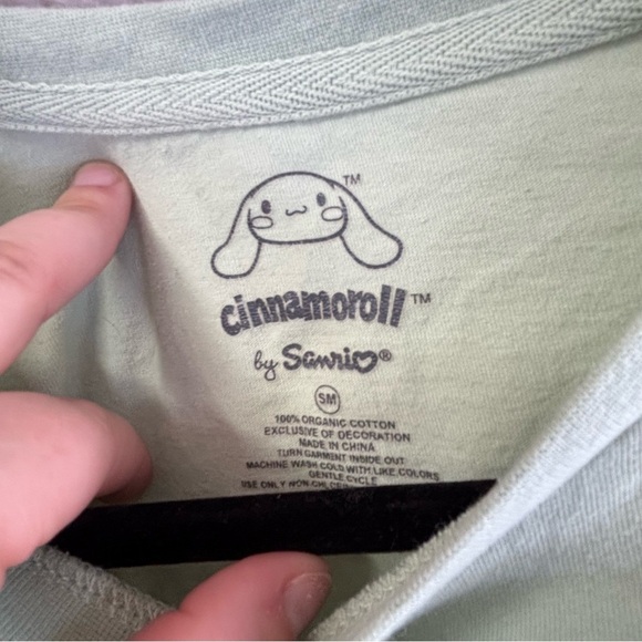 Sanrio Cinnamoroll Cute Graphic T-Shirt with embroidered Animal Design small - Picture 5 of 5